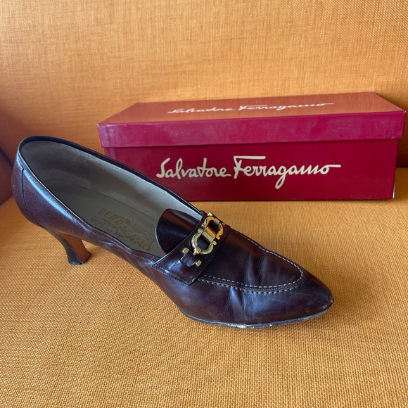 VINTAGE FERRAGAMO BROWN LOGO PUMPS - Picture 4 of 12